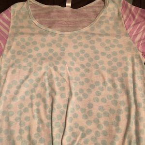 Lularoe Classic Tee in medium