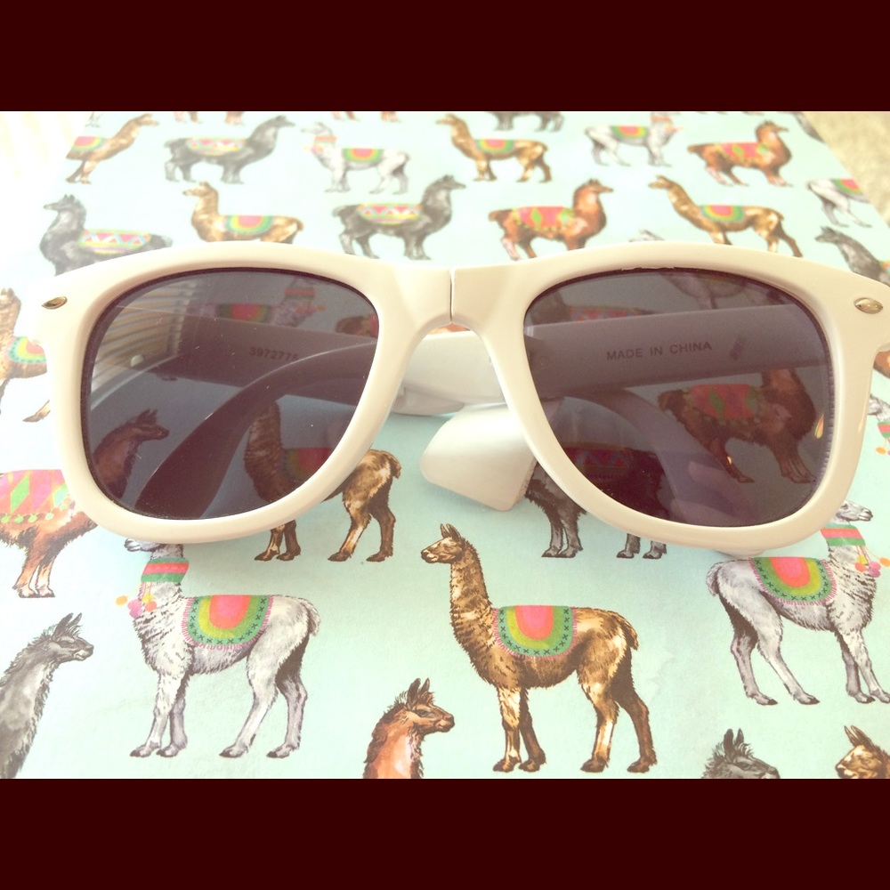 Fun foldable sunglasses