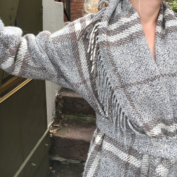 ❌Sold❌ Burberry wool shrug coat ❌Sold ❌ - Picture 3 of 6