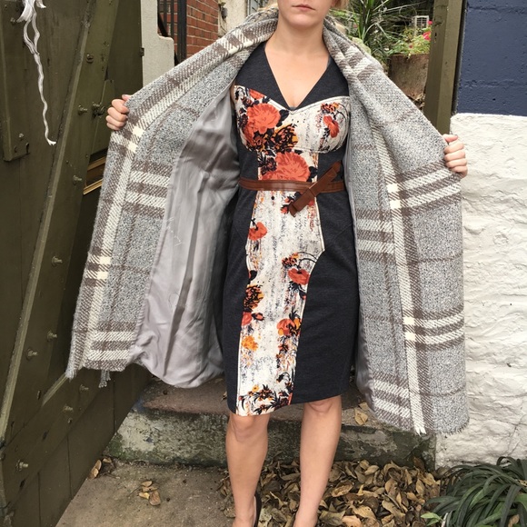 ❌Sold❌ Burberry wool shrug coat ❌Sold ❌ - Picture 5 of 6