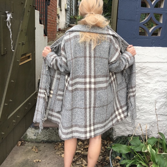❌Sold❌ Burberry wool shrug coat ❌Sold ❌ - Picture 6 of 6