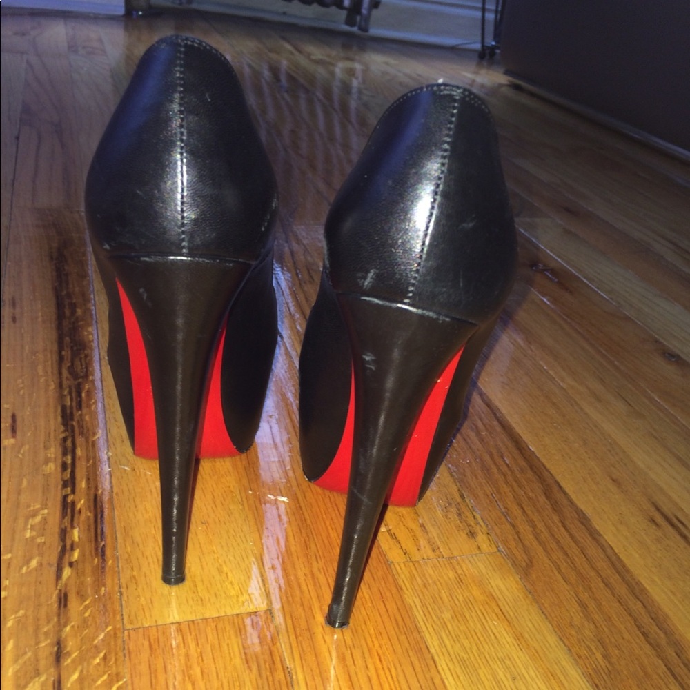 Authentic Christian Louboutin Daffodile, Black
