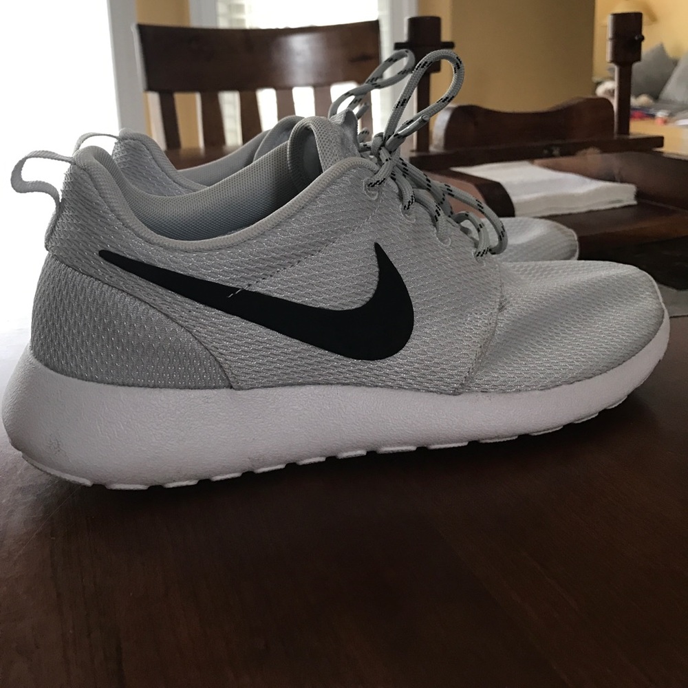 Nike silver roshes