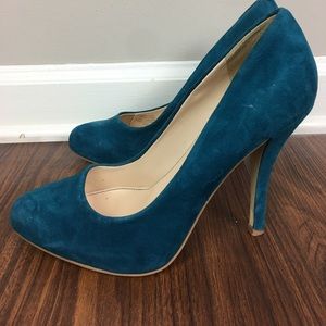 AUDREY BROOKE SUEDE PUMPS