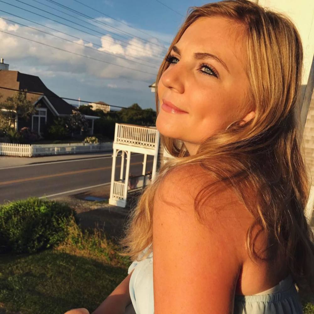 Meet your Posher, Corie