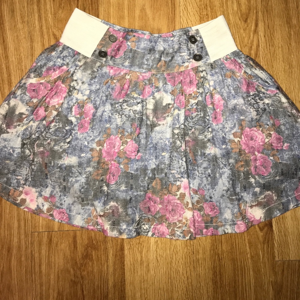 Short mini skirt