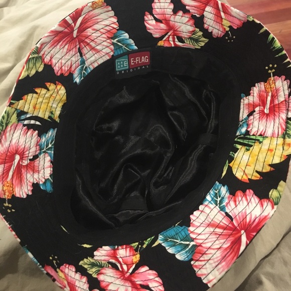 FLOWER BUCKET HAT - Picture 2 of 2