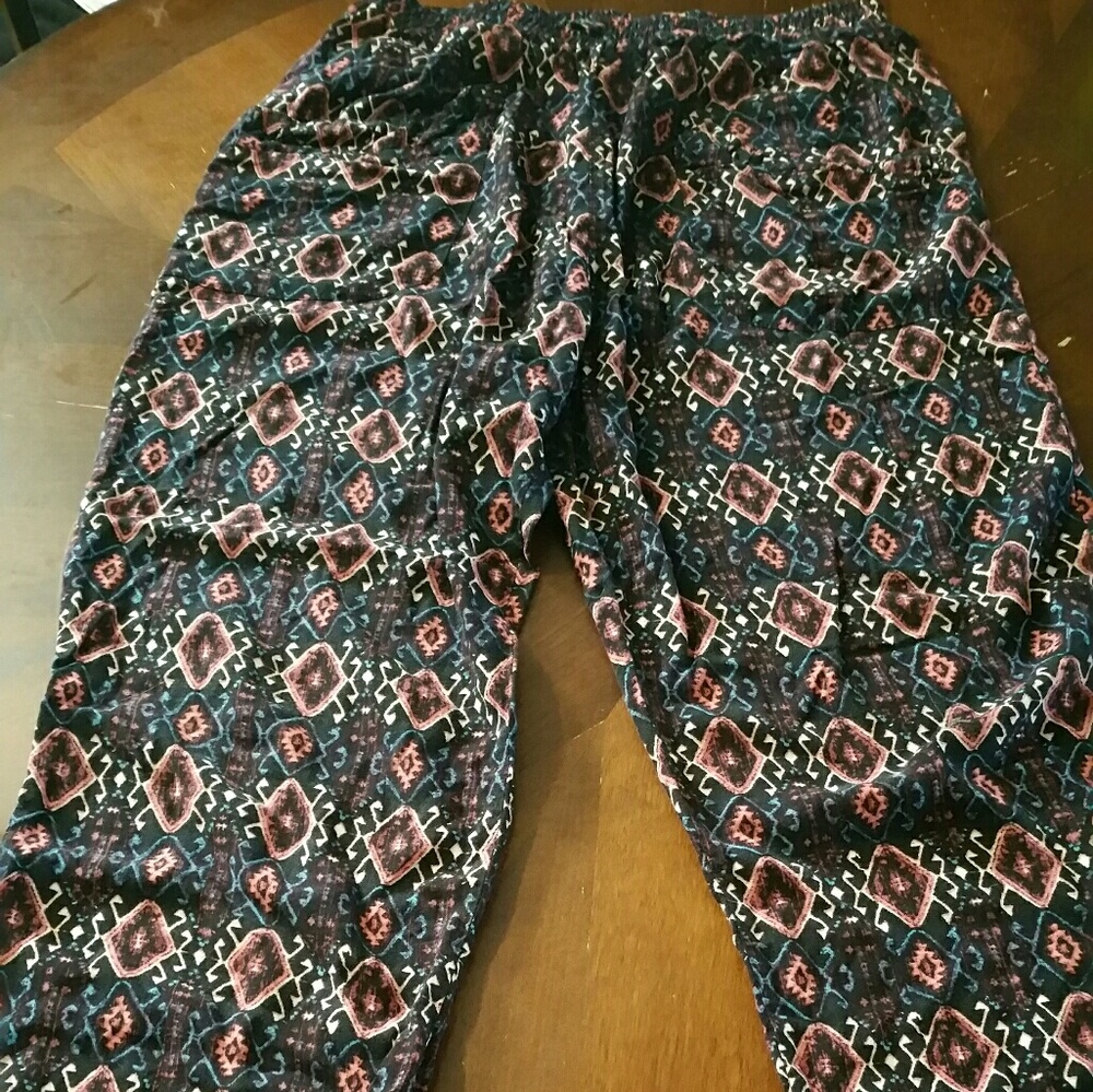 Super soft puffy pant with pockets!