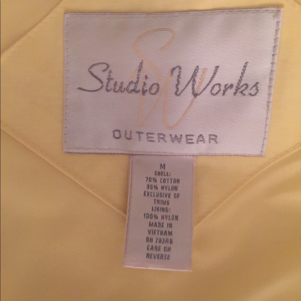 Yellow rain jacket - Picture 3 of 3