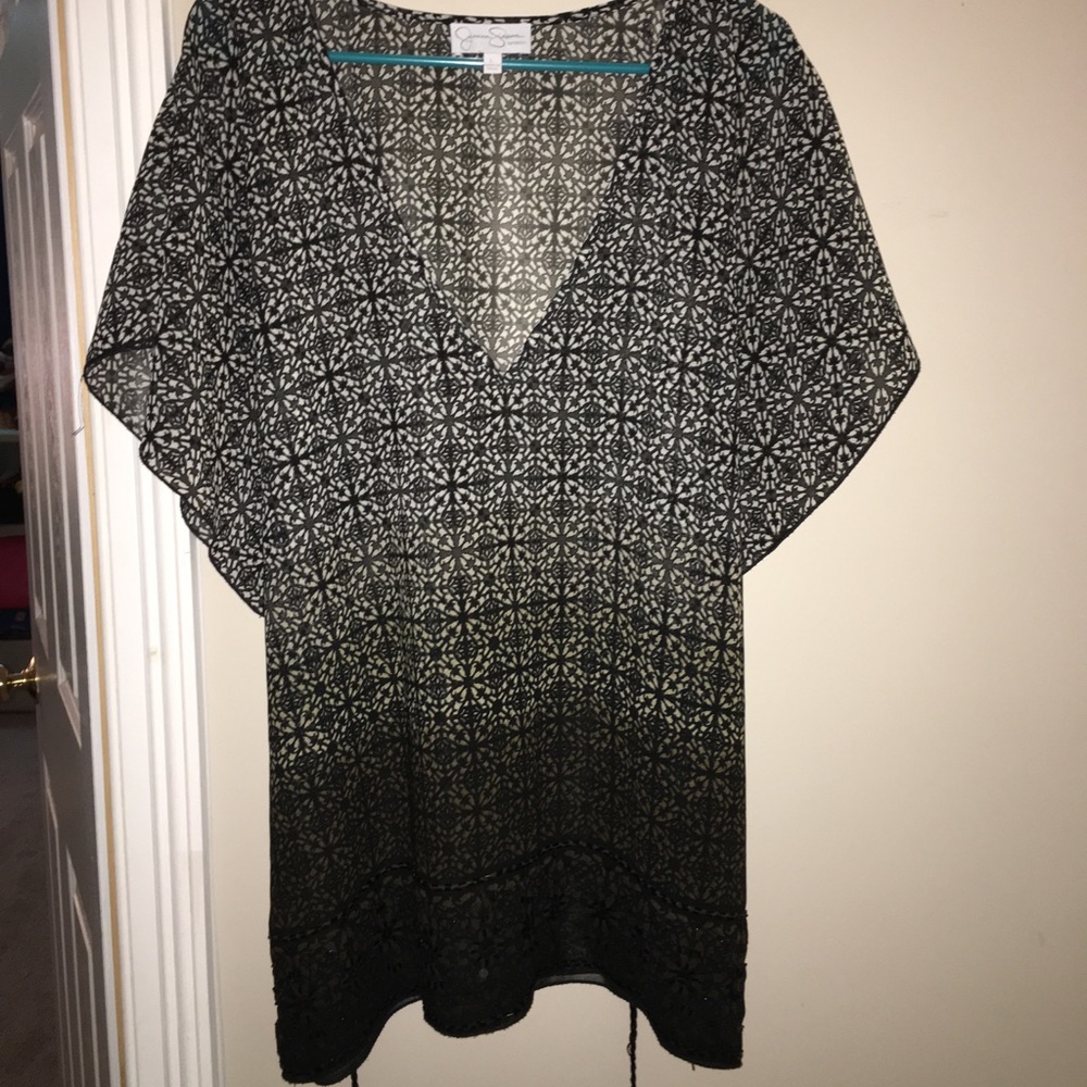 Maternity tunic with tassel belt