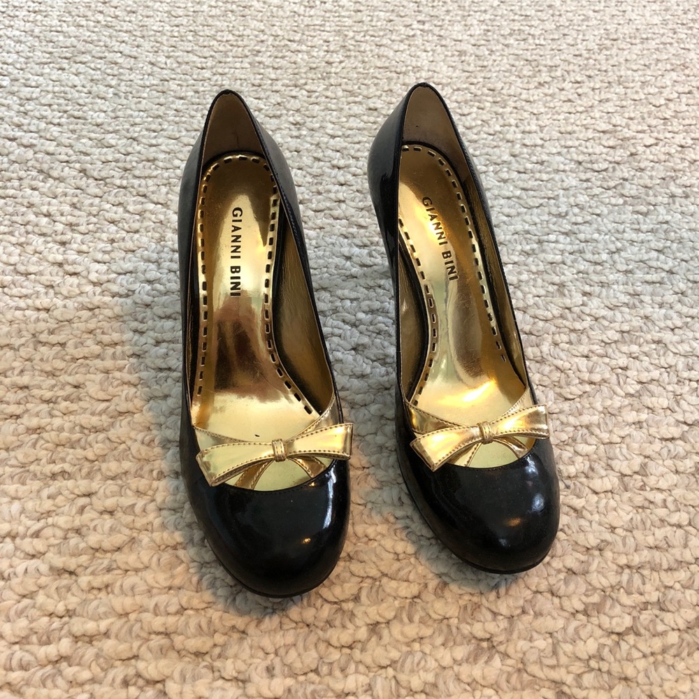 Gianni bini black and gold pumps