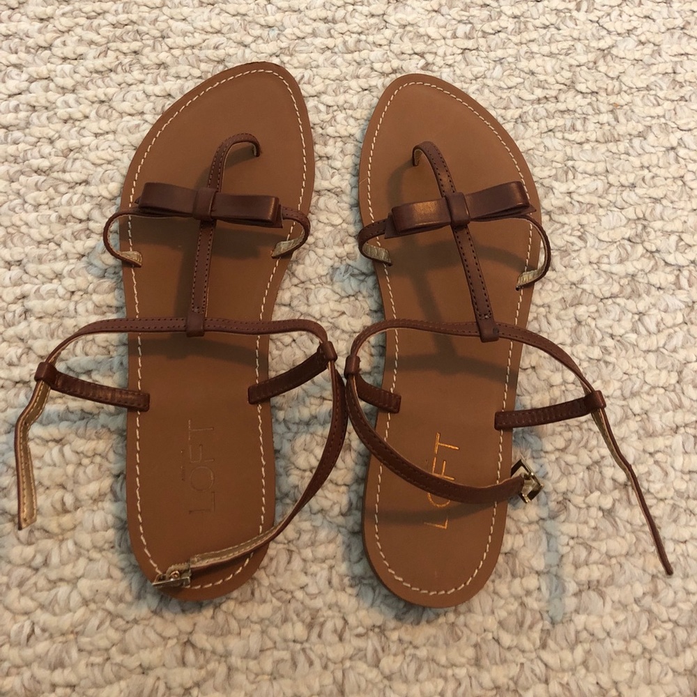 Brown sandals with bow detail