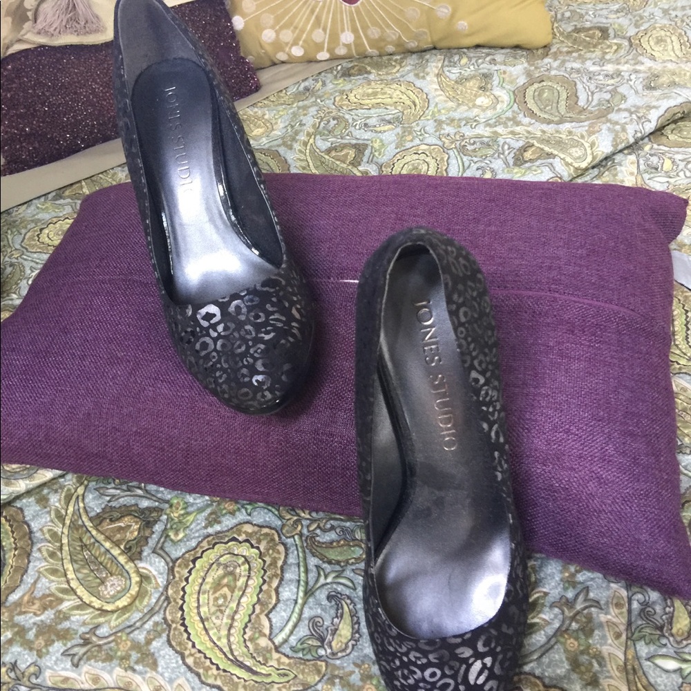 Black and sliver 2 1/2 inch heels