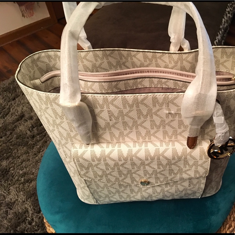 MICHAEL KORS Tech-Friendly Handbag
