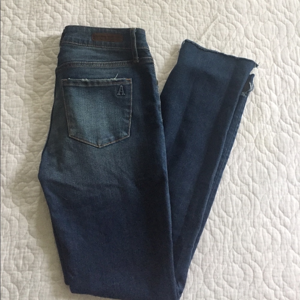 Articles of Society Distressed Skinny Size 24