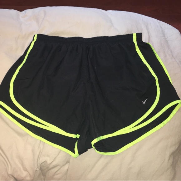 NIKE SHORTS - Picture 1 of 2