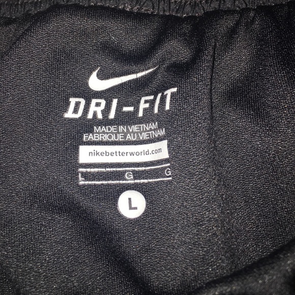 NIKE SHORTS - Picture 2 of 2