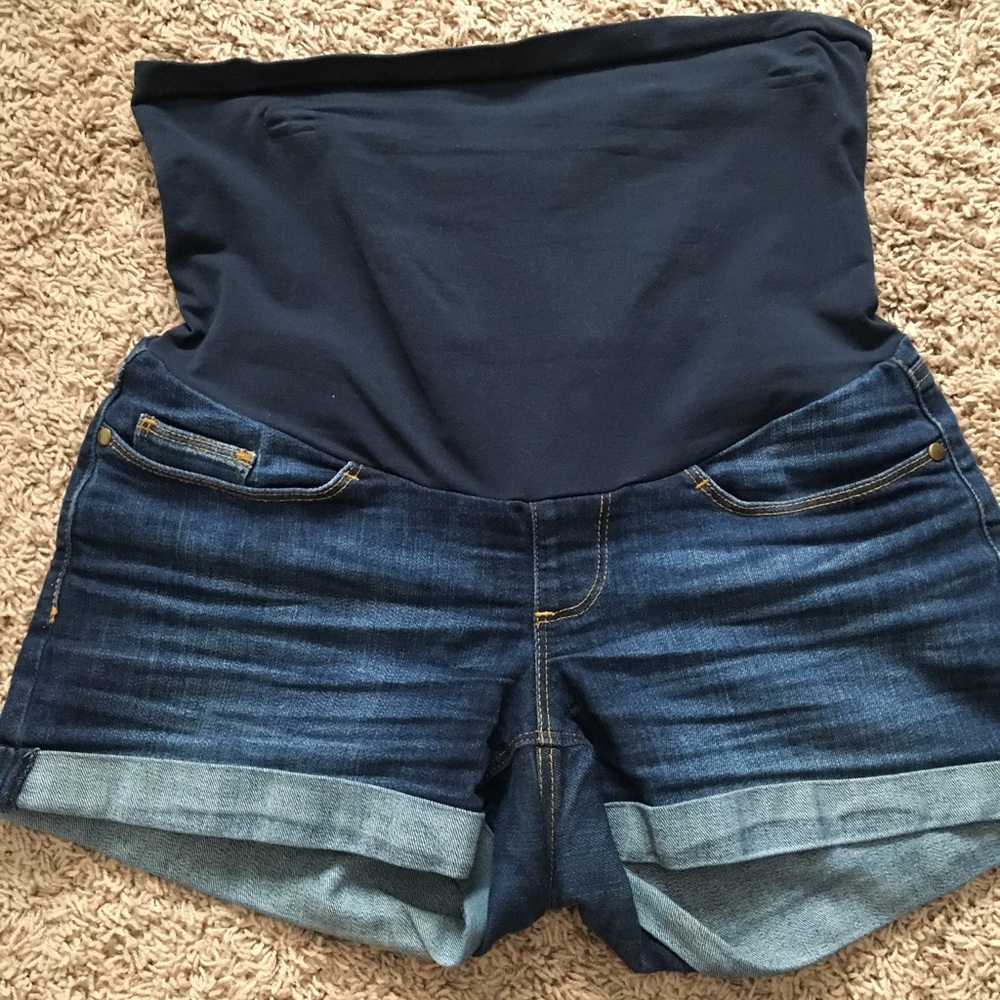 Maternity shorts
