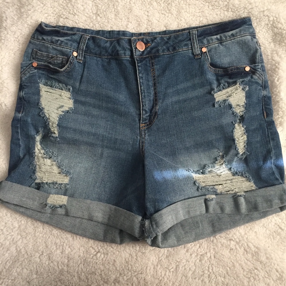 Gibson & Latimer Distressed Cuffed Denim Short