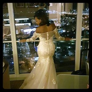 Mermaid/Fit and Flare Style Wedding Dress