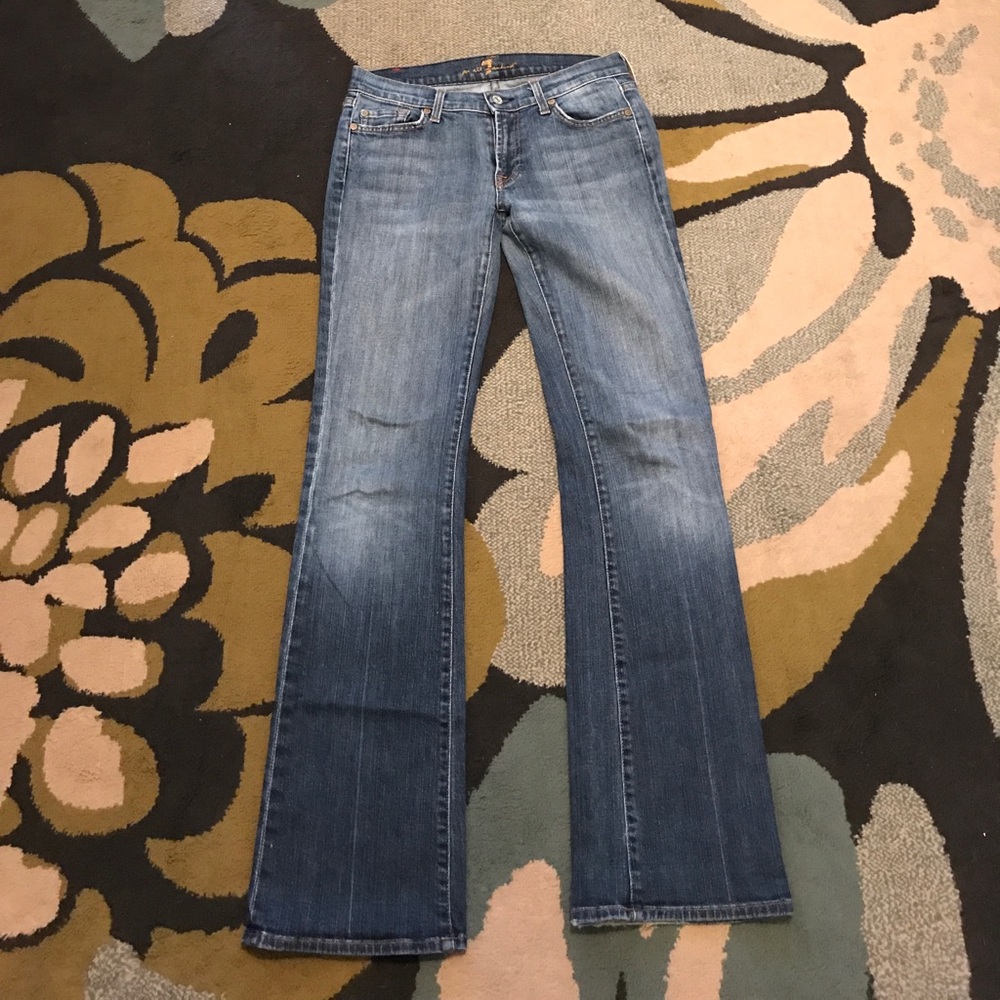 Great pair of 7 for all mankind jeans - size 28.