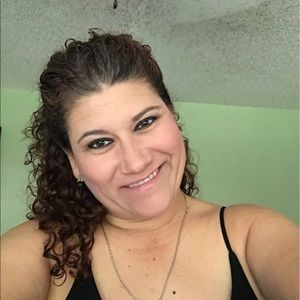 Meet your Posher, Dominique