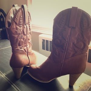 Size 11 cowboy boots