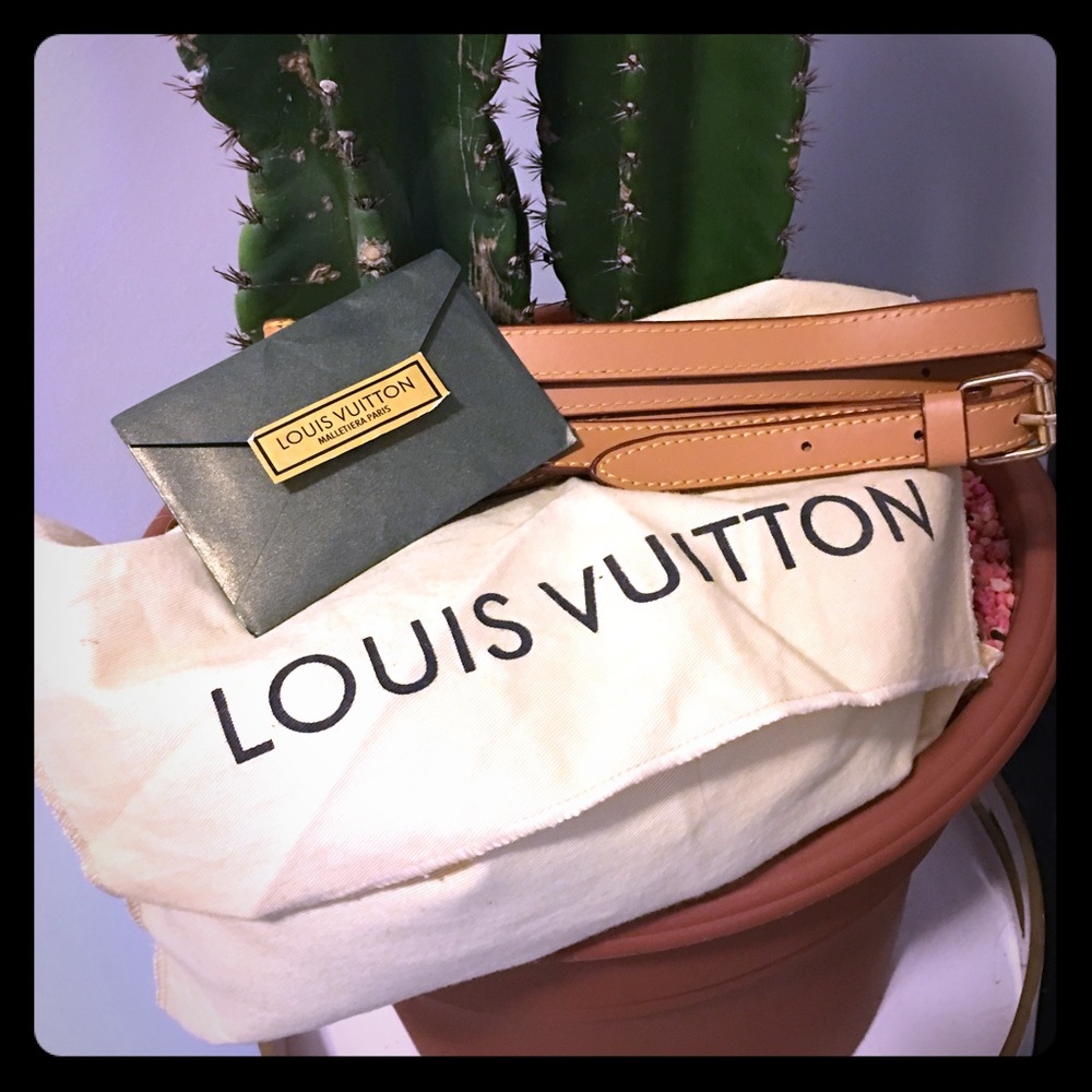 *SOLD* Louis Vuitton strap, card, and dust bag