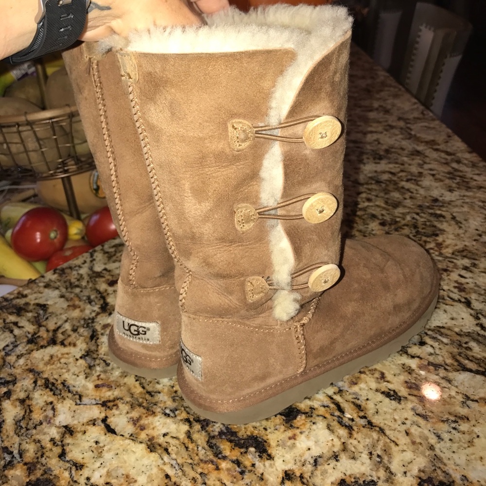 UGG bailey button triple