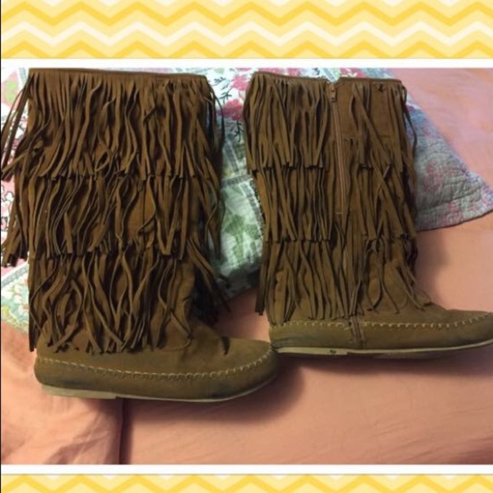 Brown fringe moccasin boots