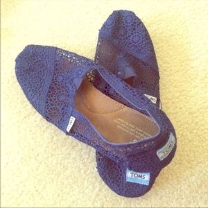 TOMS Navy Crochet Size 9!