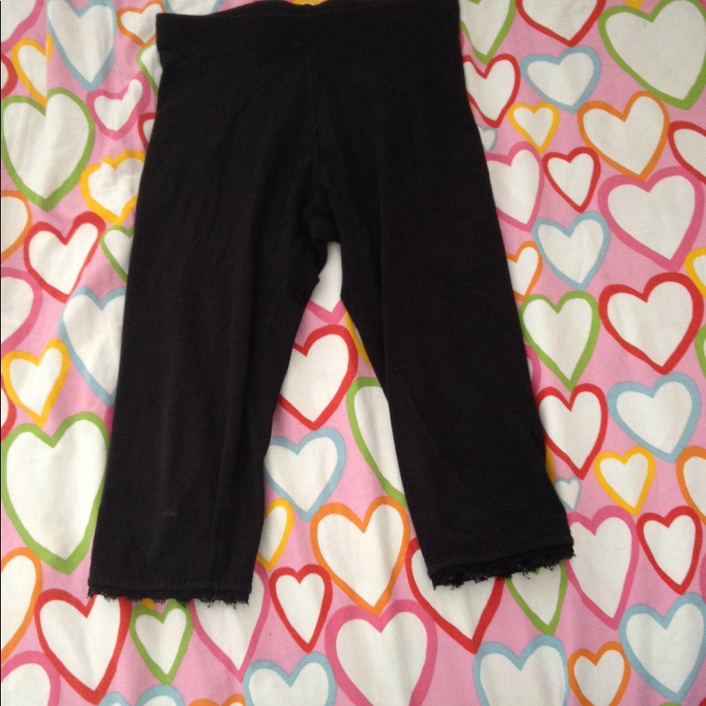 Black leggings to knees
