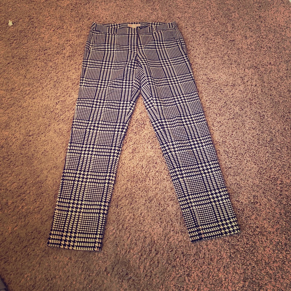 MK houndstooth black and white pants. Size 6