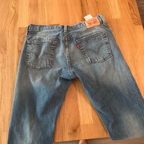Distressed Levi’s boyfriend jeans - Picture 2 of 5