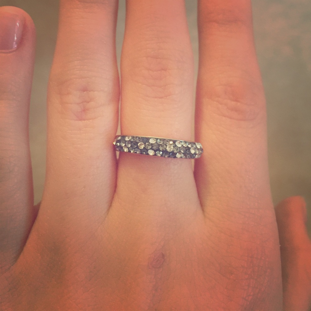 Size 9. Cristal ring