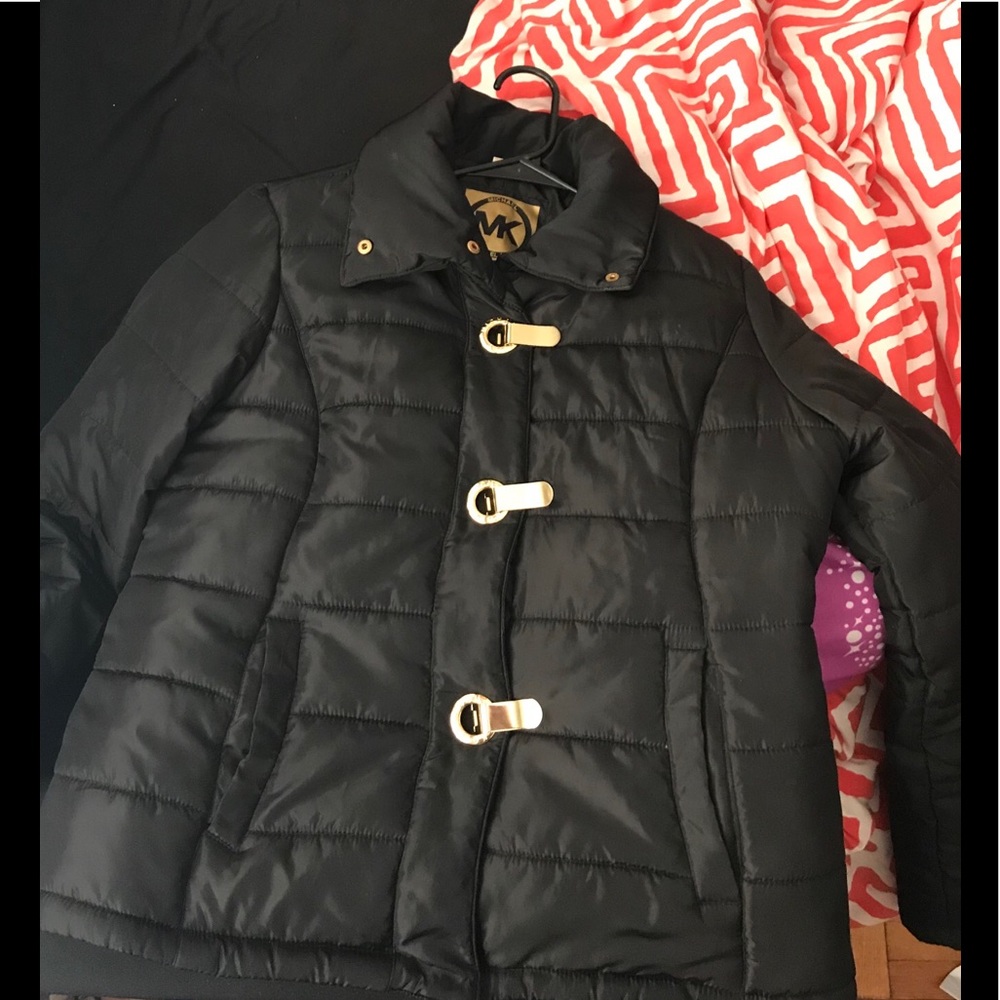 Michael KORS gold Buckle puffer coat. Never worn