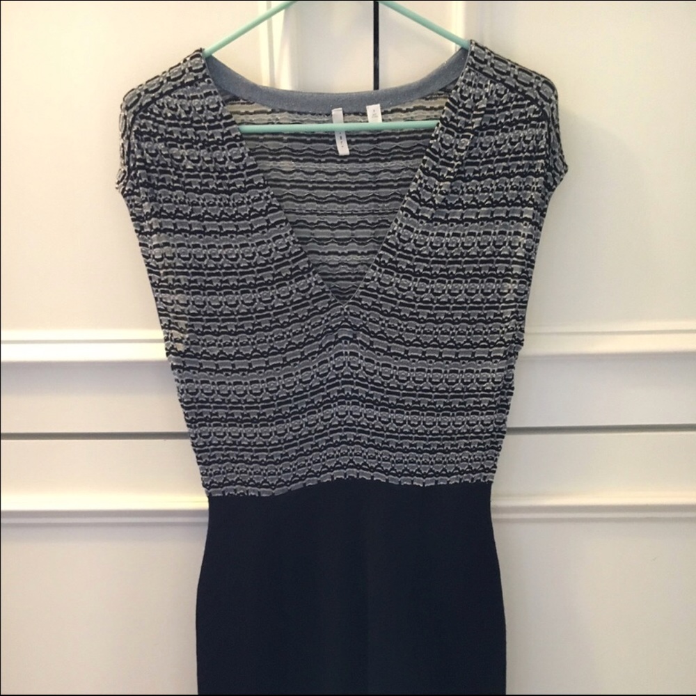 Gorgeous Iisli knot dress - Size Small