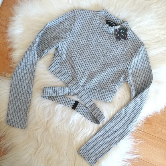 NWT NASTY GAL MOCK NECK CROP TOP - Picture 3 of 8