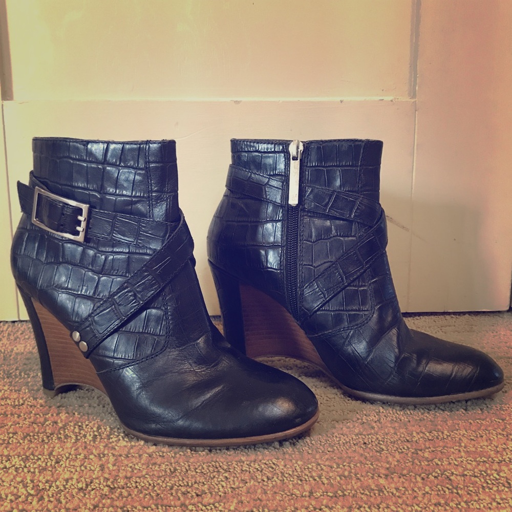 Donald J Pliner wedge boots