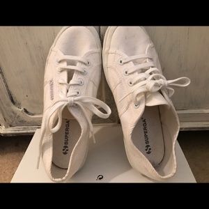 Superga White Canvas tennis shoes