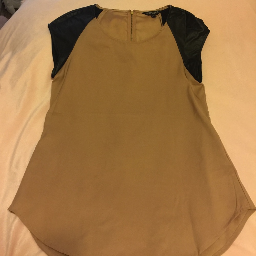 ❤️Express tan and black shirt