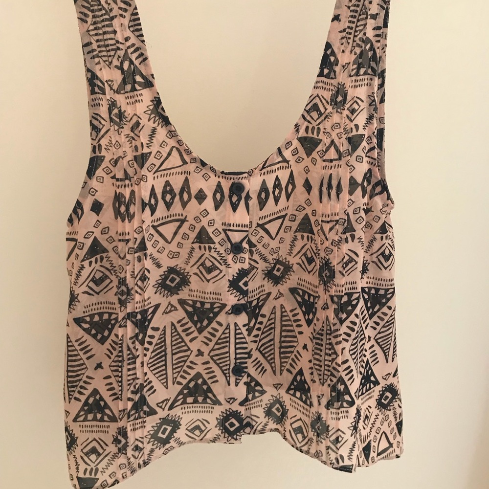 LF Top in new condition!