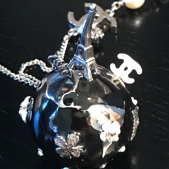 CHANEL 2013 globe necklace with pearls - Picture 2 of 8