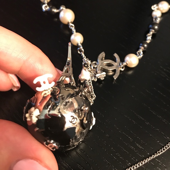 CHANEL 2013 globe necklace with pearls - Picture 4 of 8
