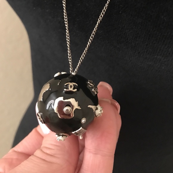 CHANEL 2013 globe necklace with pearls - Picture 8 of 8