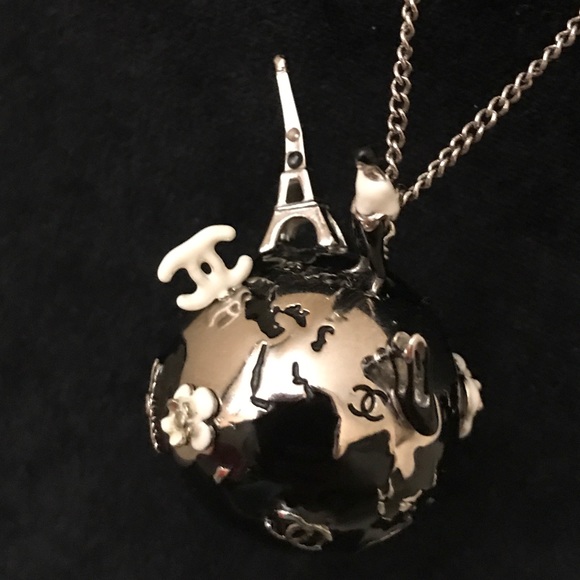 CHANEL 2013 globe necklace with pearls - Picture 3 of 8