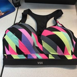 Fun Victoria’s Secret Incredible Sports Bra