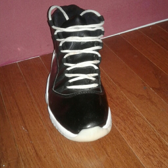 Black, red and white air jordan 11's - Picture 3 of 5