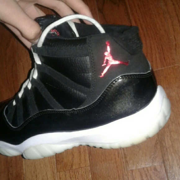 Black, red and white air jordan 11's - Picture 4 of 5