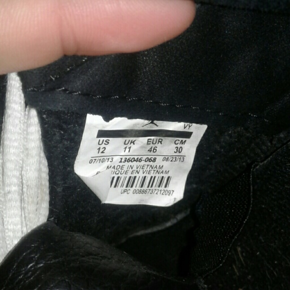 Black, red and white air jordan 11's - Picture 5 of 5